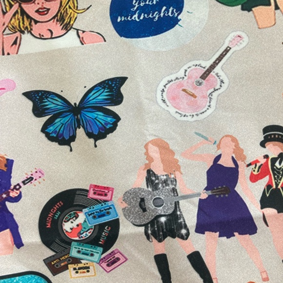 Taylor Swift Pillow Cover - Picture 2 of 5